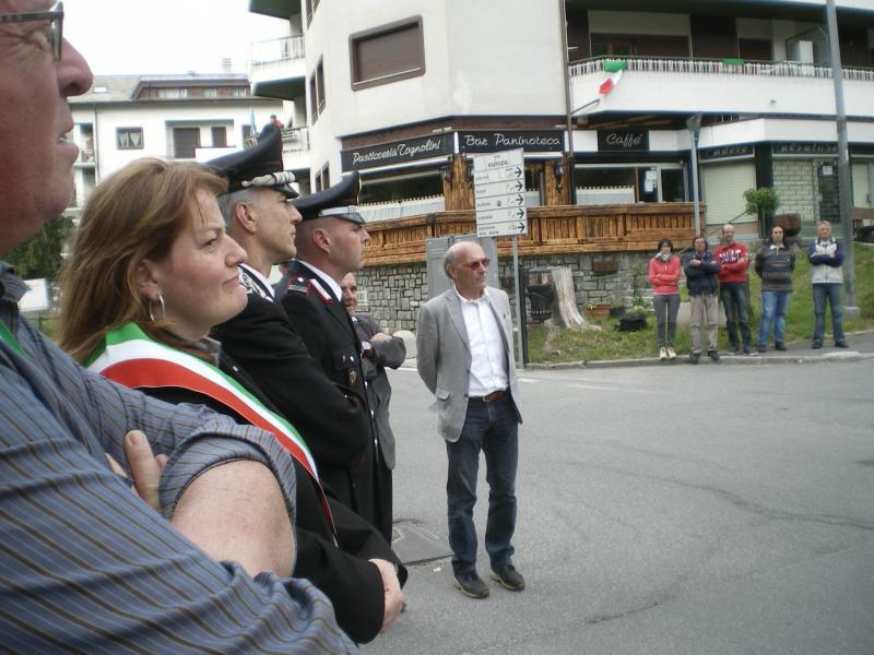 Da sinistra: il sindaco di Villa di Tirano Giacomo Tognini, il sindaco di Aprica Carla Cioccarelli, il comandante provinciale de