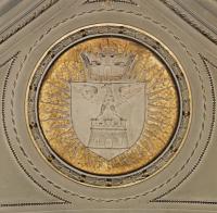 1918-Tirano, Collegiata di S. Martino. Lo stemma in stucco su una parete della navata centrale. (Opera di Giovanni Martinetti)