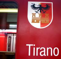 1988- E' questo lo stemma apposto sulla locomotiva che Ferrovia Retica intitola in quell'anno a Tirano.