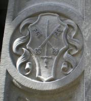 1917, Sondrio, stemma di Morbegno sulla lesena del portale dell'ex tribunale in corso Italia
