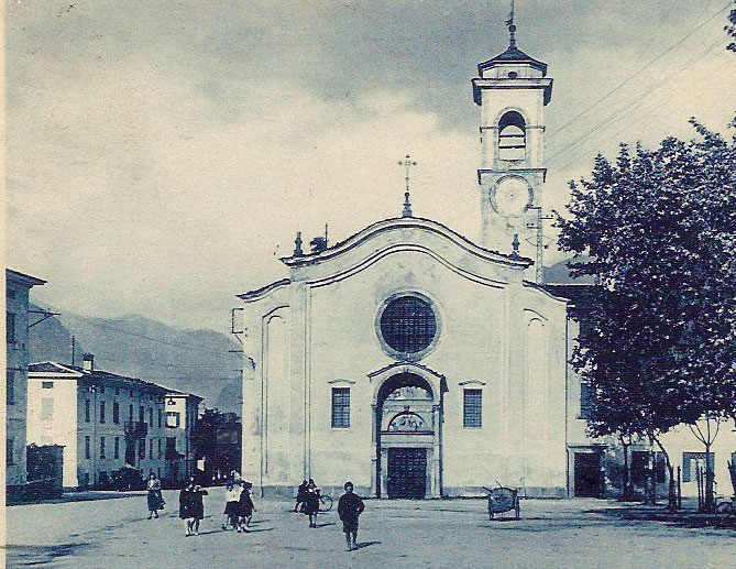 Morbegno, la chiesa di S.Antonio e, a sinistra, la casa del nonno.